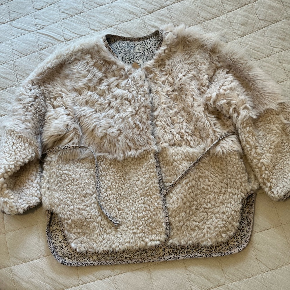 NWT Milena Silvano pyramid robe in classic size medium